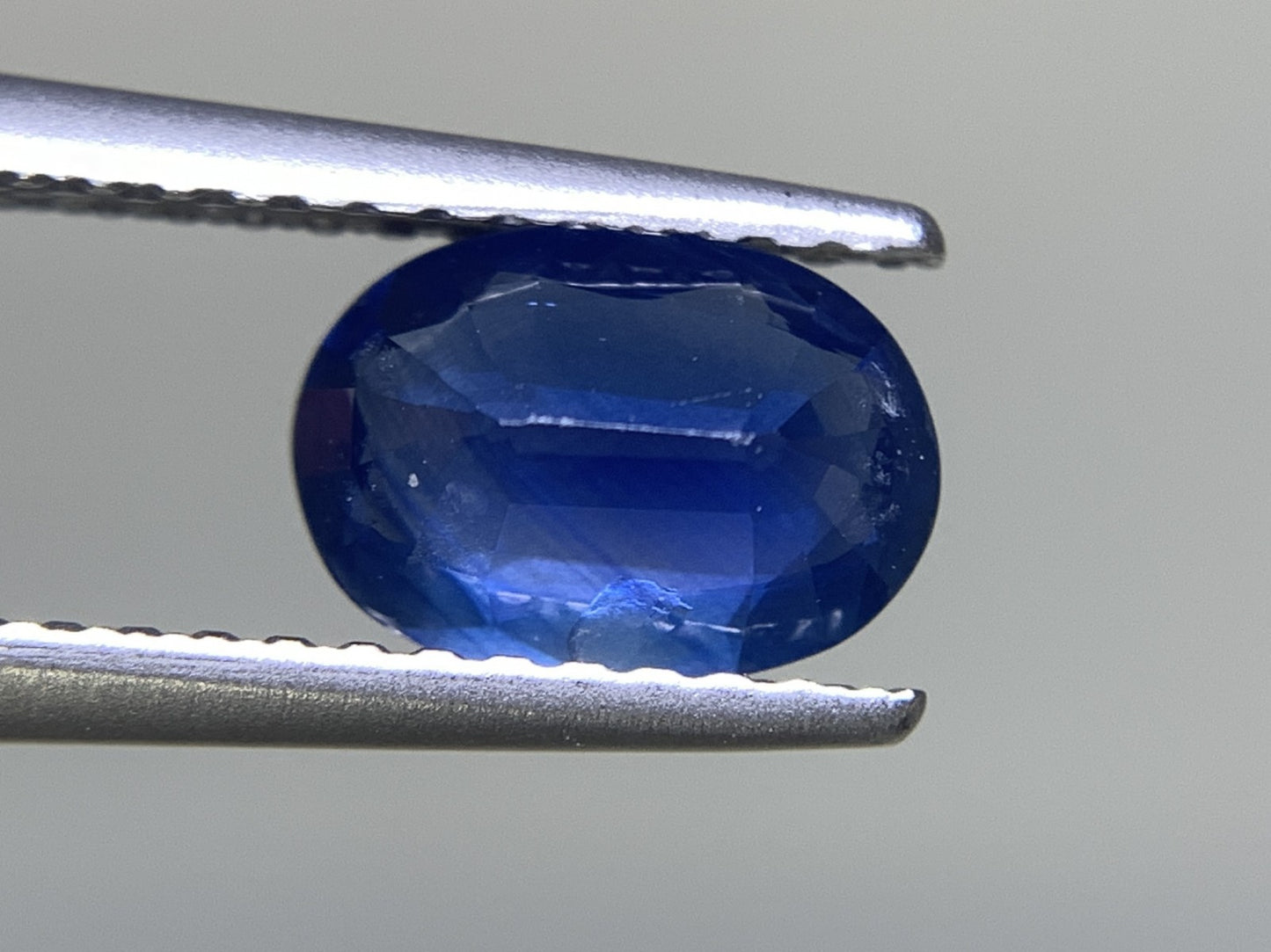サファイア 1.070ct 宝石ソーティング付き  7.6㎜×5.5㎜×2.9㎜   ルース（ 裸石 ） 2337Y