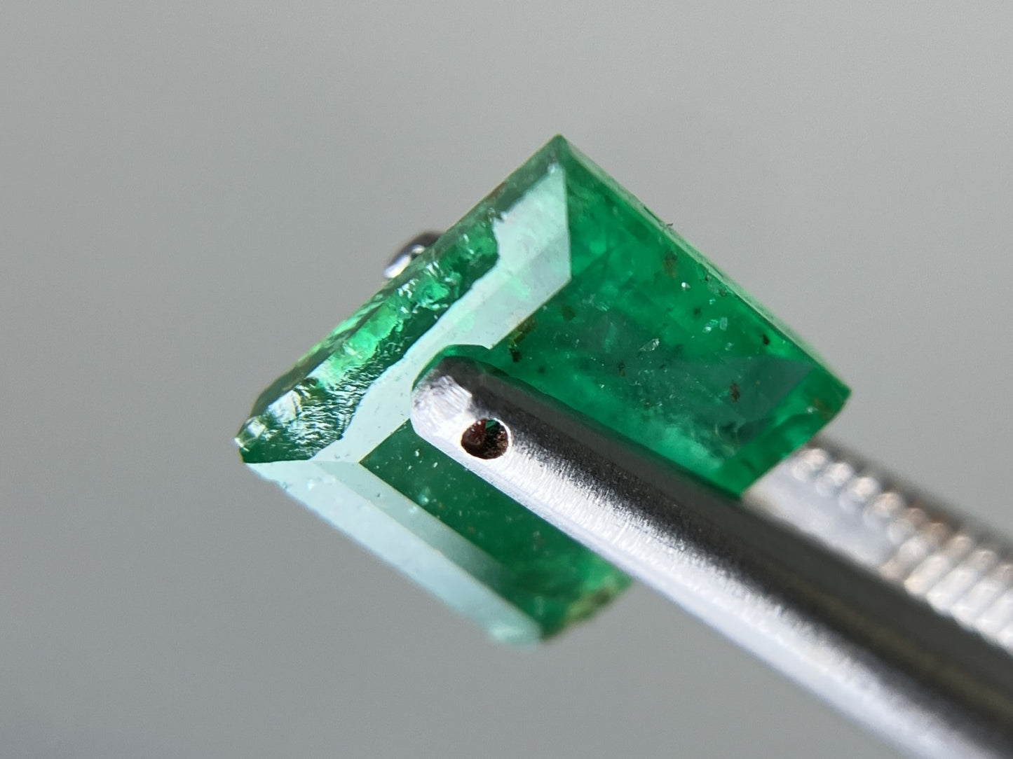 エメラルド 天然 1.581ct 宝石ソーティング付き 7.3㎜×6.8㎜×3.3㎜ ルース（ 裸石 ） 6645YY