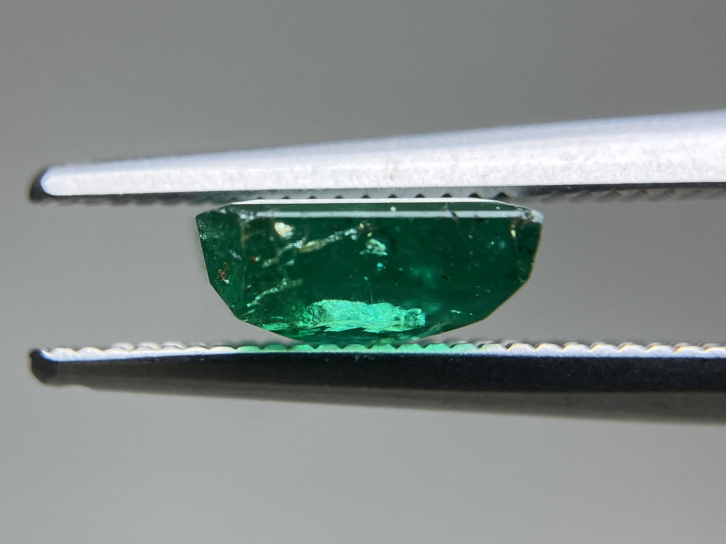 エメラルド 天然 1.581ct 宝石ソーティング付き 7.3㎜×6.8㎜×3.3㎜ ルース（ 裸石 ） 6645YY