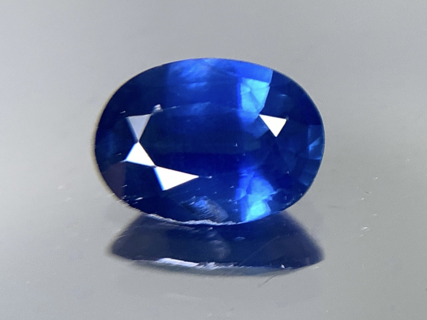 サファイア 1.070ct 宝石ソーティング付き  7.6㎜×5.5㎜×2.9㎜   ルース（ 裸石 ） 2337Y