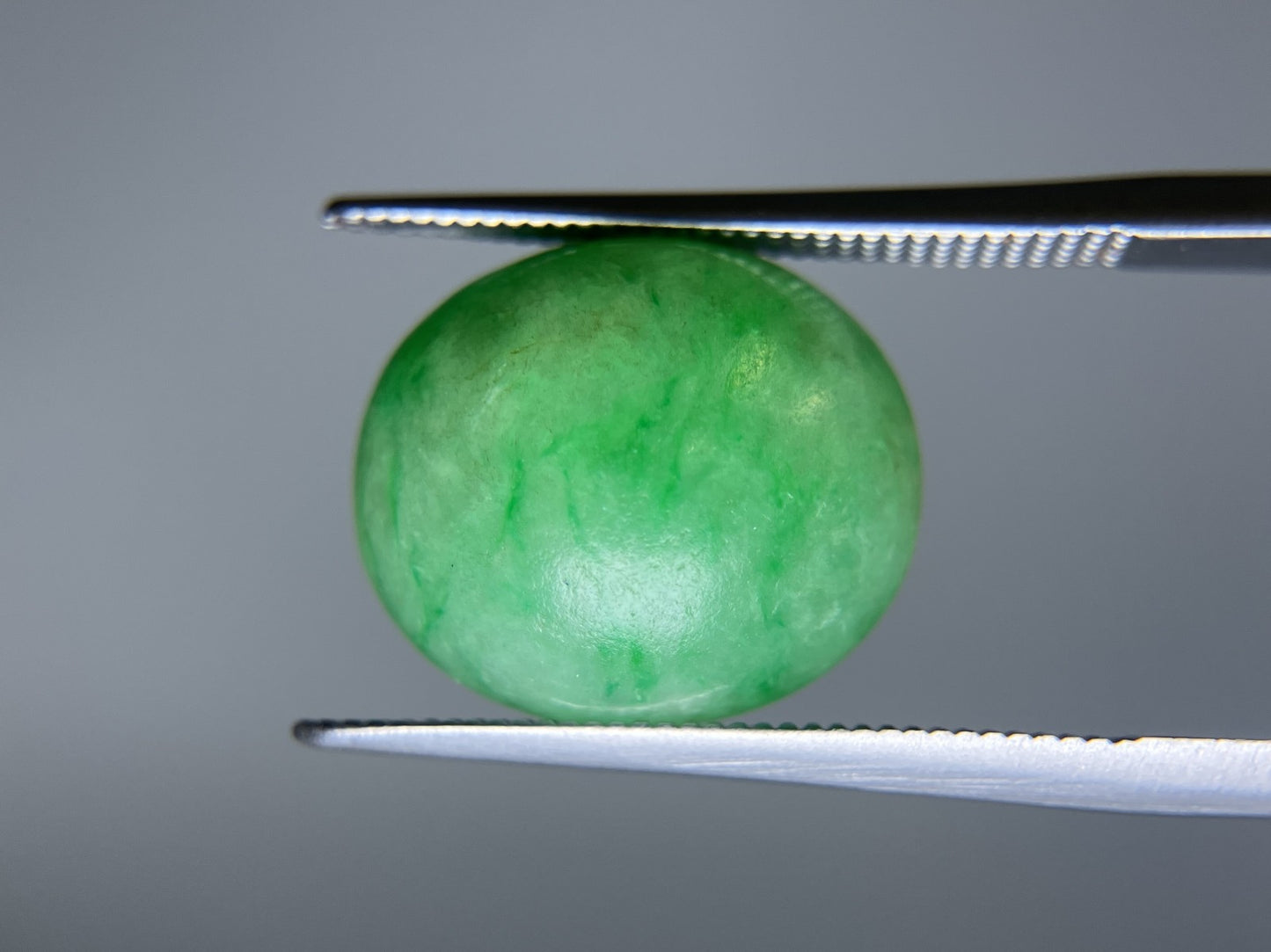 ヒスイ　翡翠　天然 10.895ct 宝石ソーティング付き 14.6㎜×12.7㎜×7.0㎜ ルース（ 裸石 ） 4251S