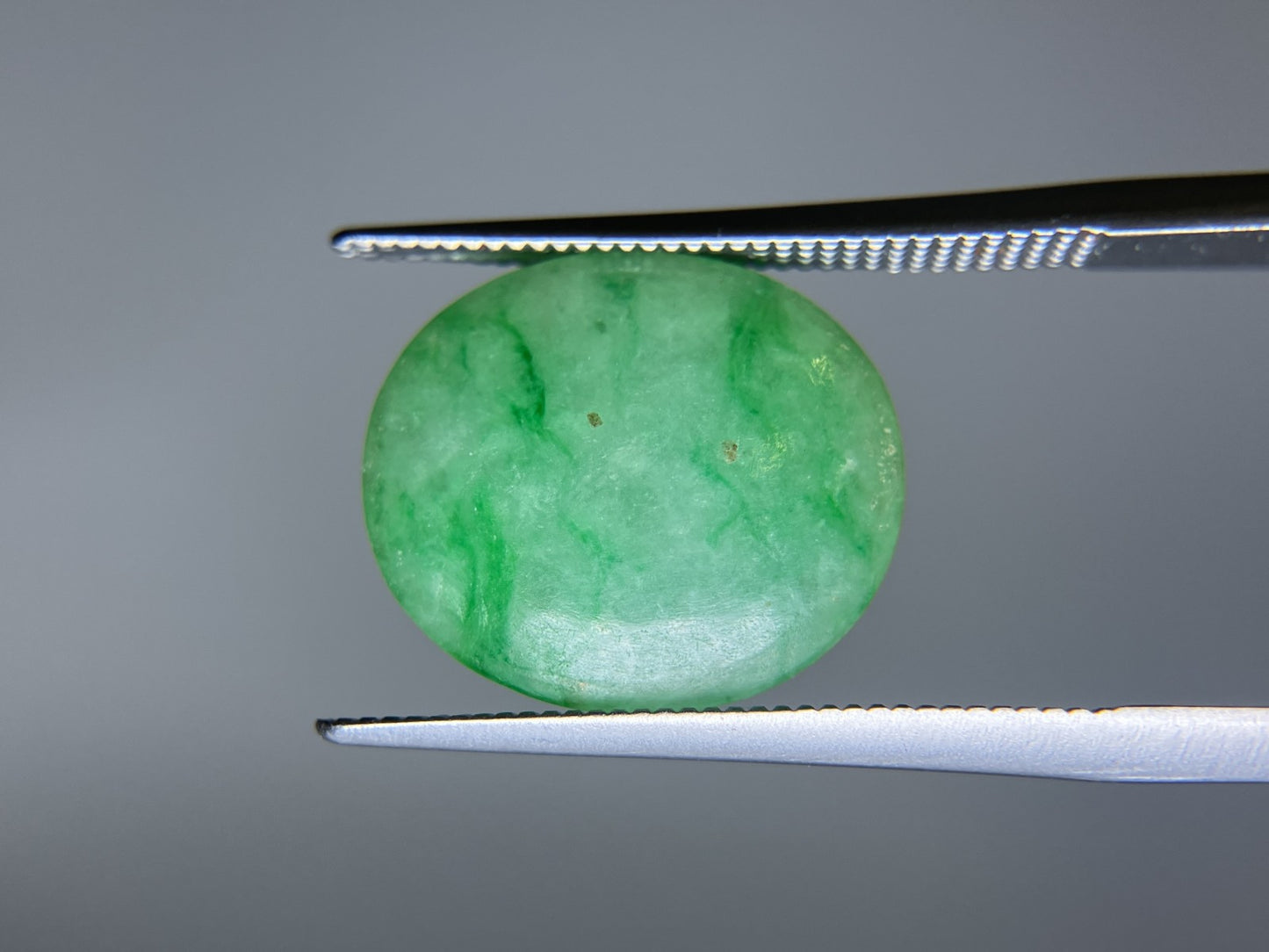 ヒスイ　翡翠　天然 10.895ct 宝石ソーティング付き 14.6㎜×12.7㎜×7.0㎜ ルース（ 裸石 ） 4251S