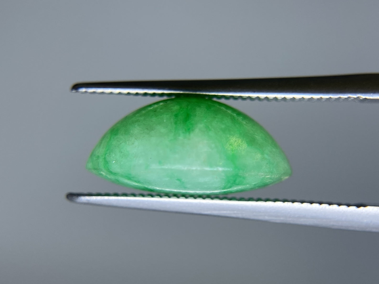 ヒスイ　翡翠　天然 10.895ct 宝石ソーティング付き 14.6㎜×12.7㎜×7.0㎜ ルース（ 裸石 ） 4251S
