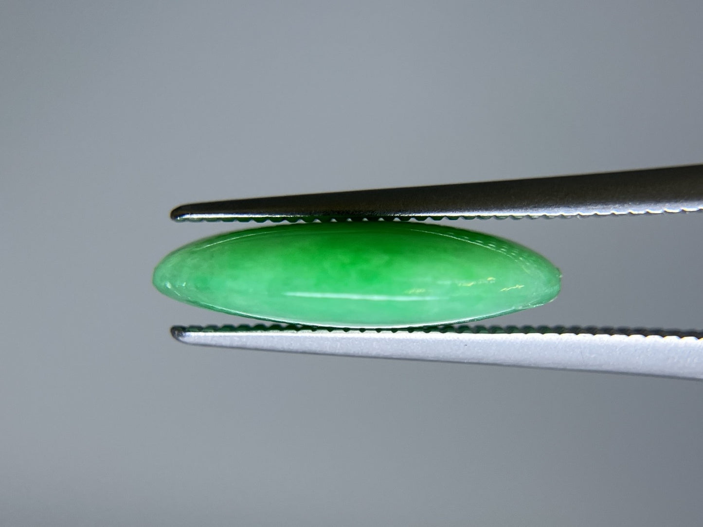 翡翠 5.504ct 宝石ソーティング付き 15.3㎜×10.1㎜×4.0㎜ ルース（ 裸石 ） 4243S