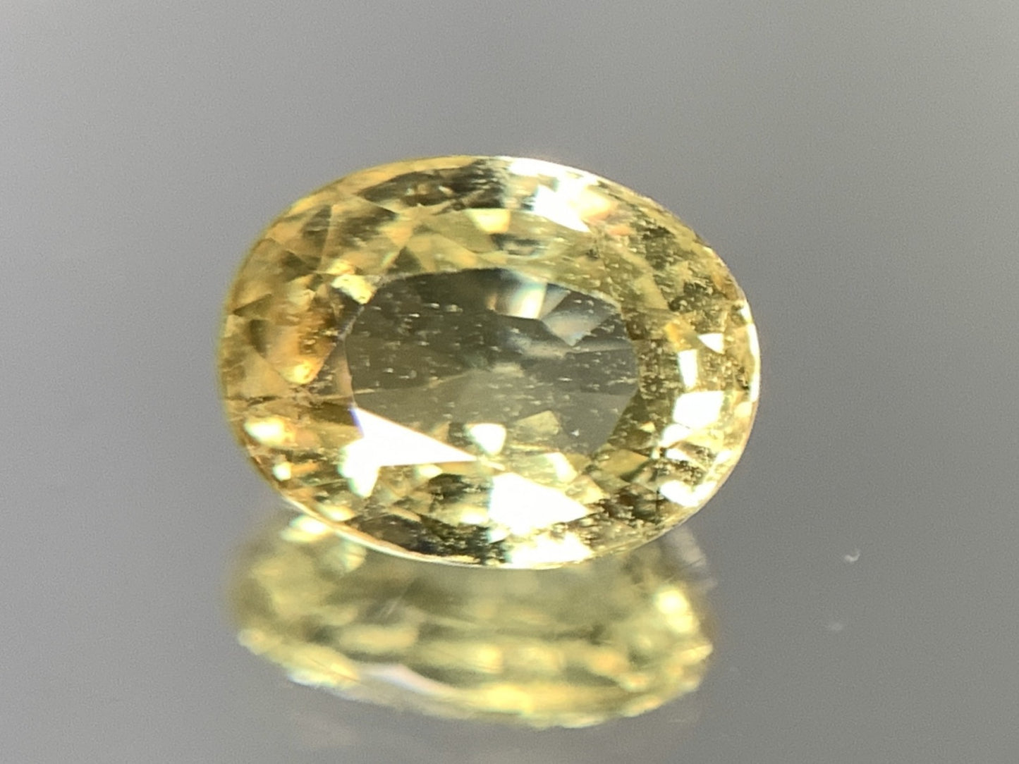 イエローサファイア 1.76ct 宝石ソーティング付き  7.8㎜×6.1㎜×3.9㎜   ルース（ 裸石 ） 2273Y