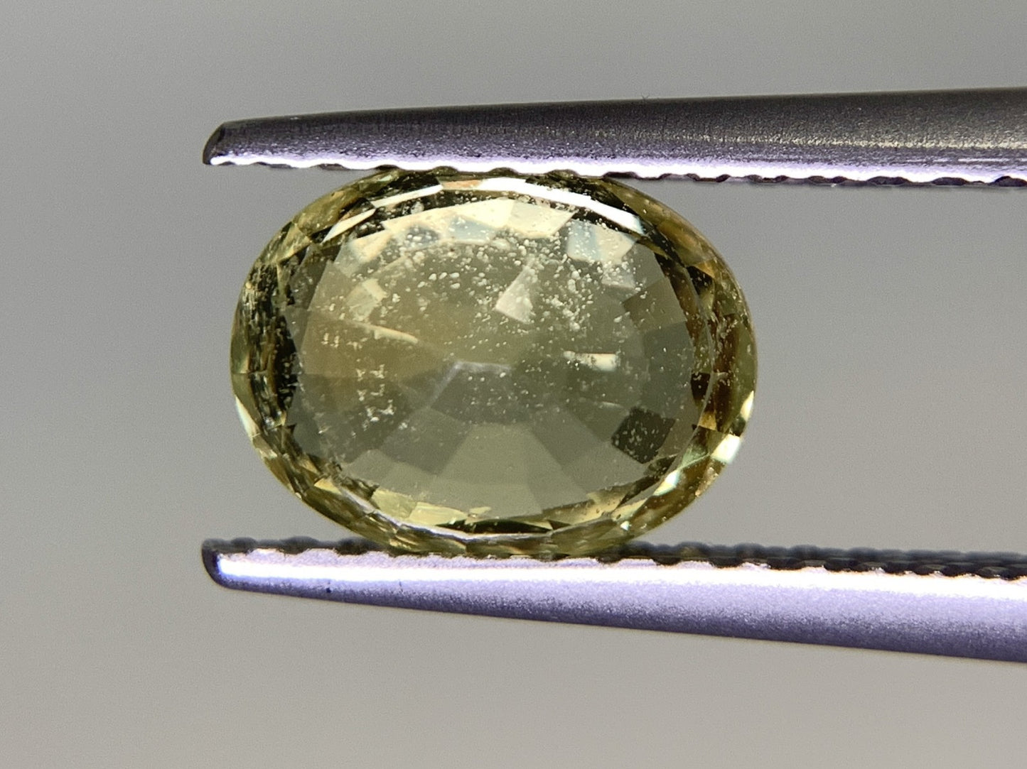 イエローサファイア 1.76ct 宝石ソーティング付き  7.8㎜×6.1㎜×3.9㎜   ルース（ 裸石 ） 2273Y