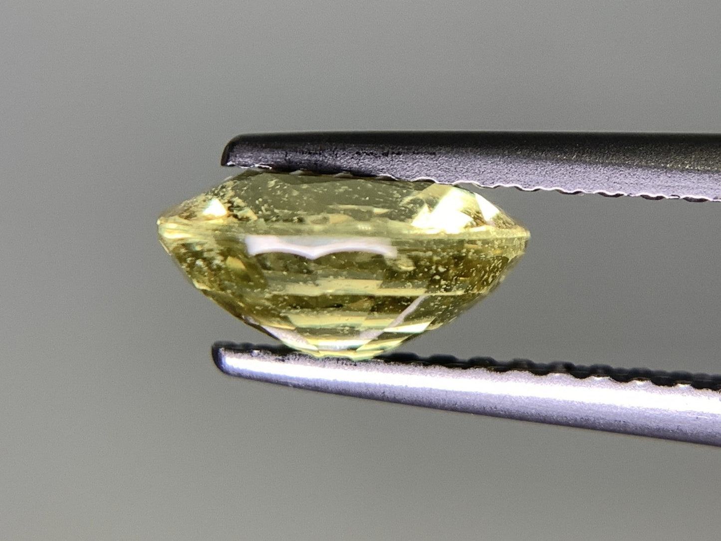 イエローサファイア 1.76ct 宝石ソーティング付き  7.8㎜×6.1㎜×3.9㎜   ルース（ 裸石 ） 2273Y