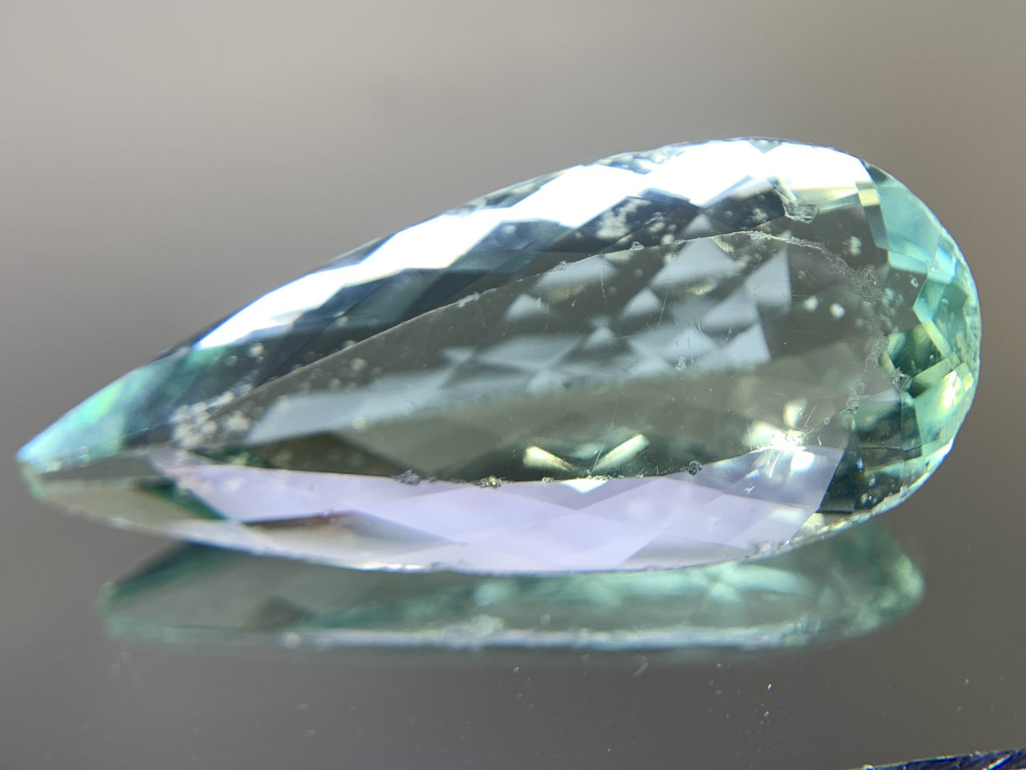 フルオライト 天然 50.755ct 中央宝石ソーティング付き 40.6㎜×18.22㎜×11.02㎜ ルース（ 裸石 ） 5732Y