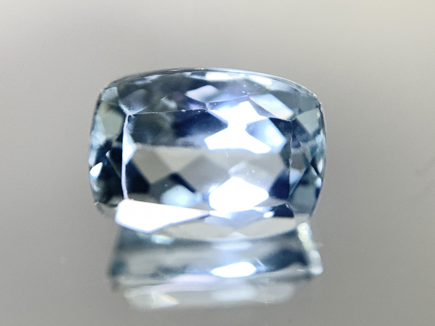 アクアマリン 3.45ct 宝石ソーティング付き  10.4㎜×7.7㎜×6.3㎜   ルース（ 裸石 ） 1231Y