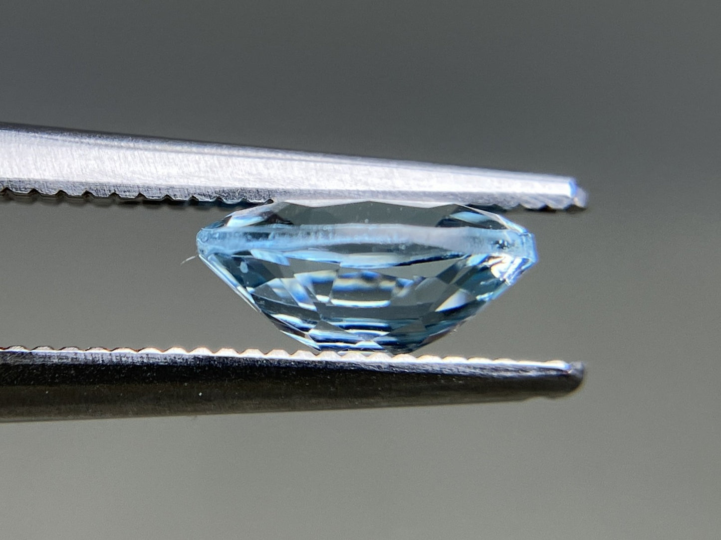 アクアマリン 天然 1.015ct 宝石ソーティング付き 7.9㎜×5.8㎜×3.4㎜ ルース（ 裸石 ） 6667YY