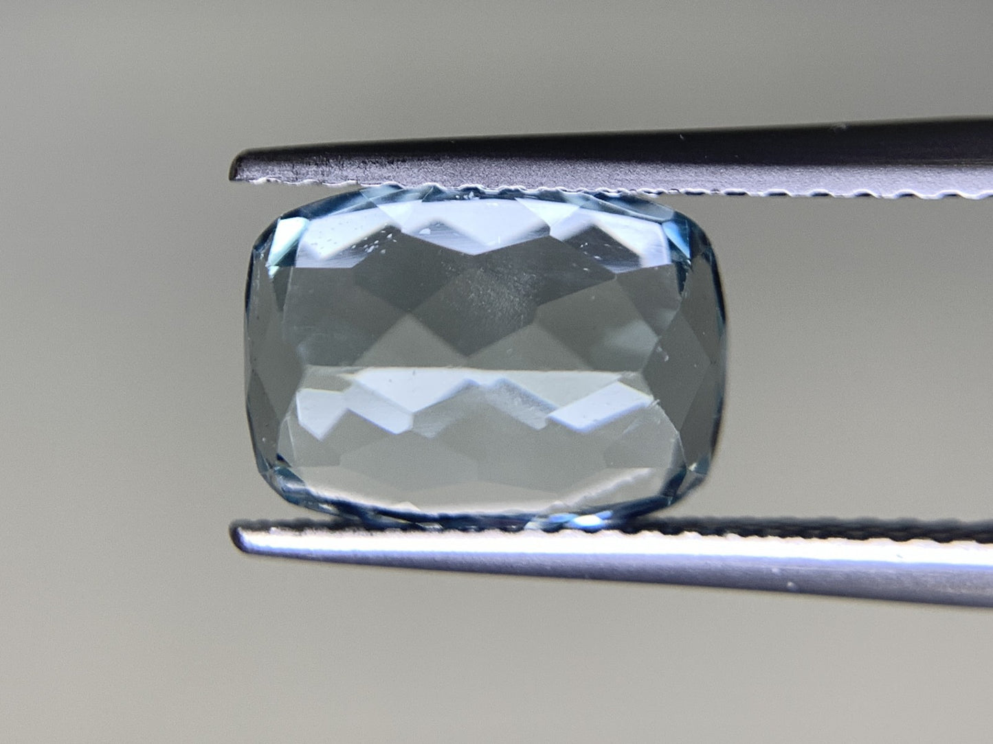 アクアマリン 3.45ct 宝石ソーティング付き  10.4㎜×7.7㎜×6.3㎜   ルース（ 裸石 ） 1231Y