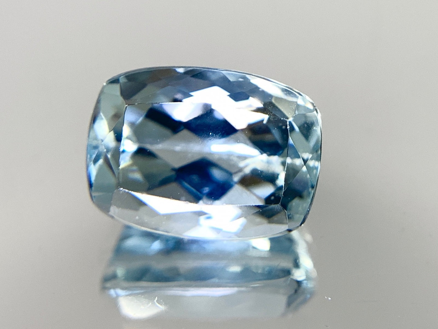アクアマリン 3.45ct 宝石ソーティング付き  10.4㎜×7.7㎜×6.3㎜   ルース（ 裸石 ） 1231Y