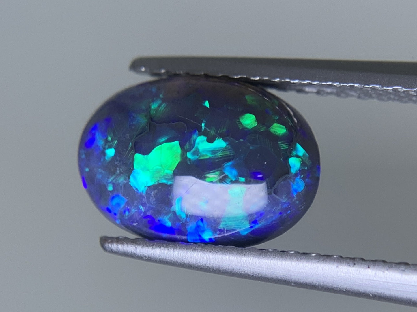 ブラックオパール 天然 1.894ct 中央宝石ソーティング付き 10.3㎜×7.3㎜×4.2㎜ ルース（ 裸石 ） 7539Y