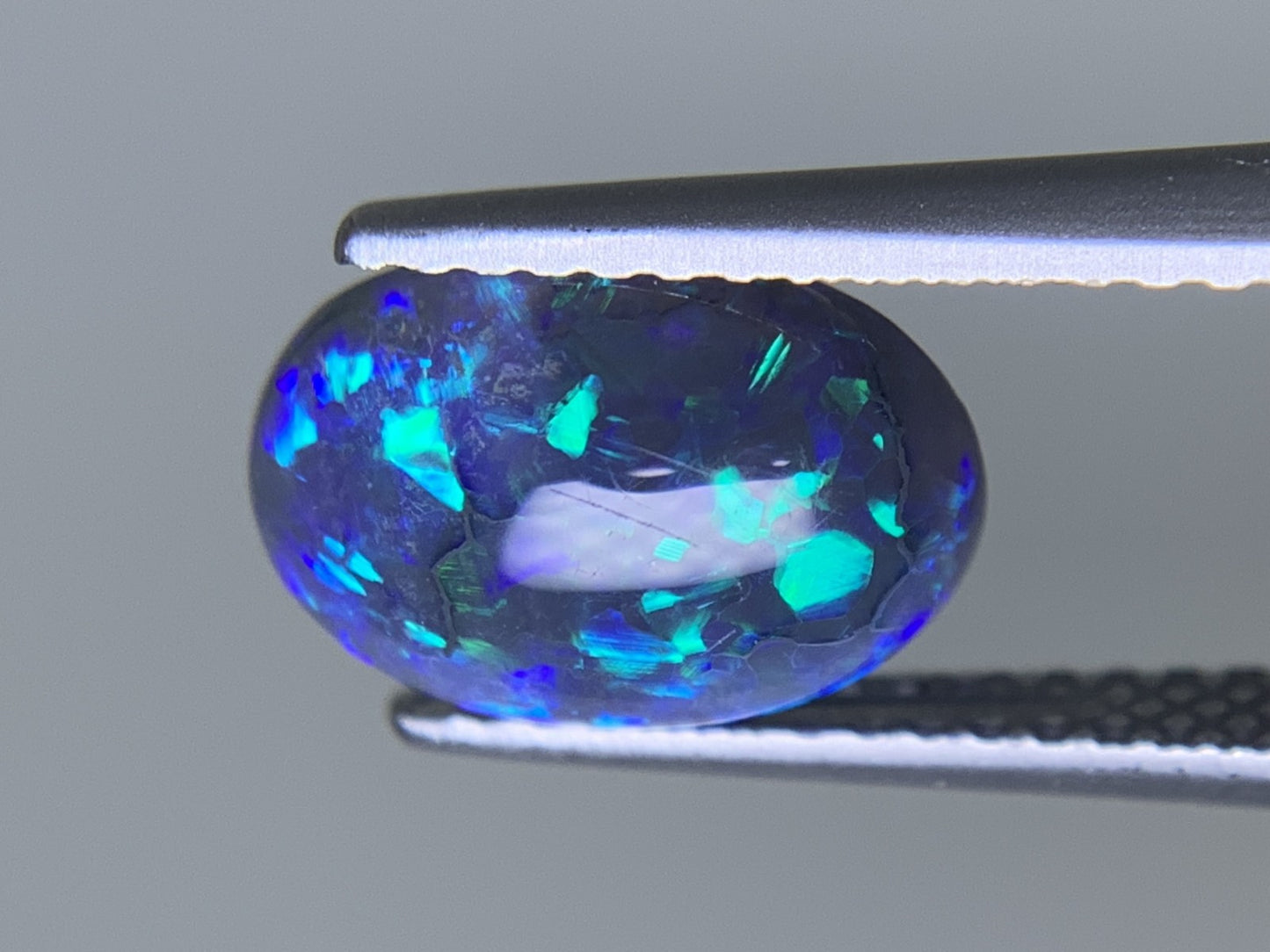ブラックオパール 天然 1.894ct 中央宝石ソーティング付き 10.3㎜×7.3㎜×4.2㎜ ルース（ 裸石 ） 7539Y