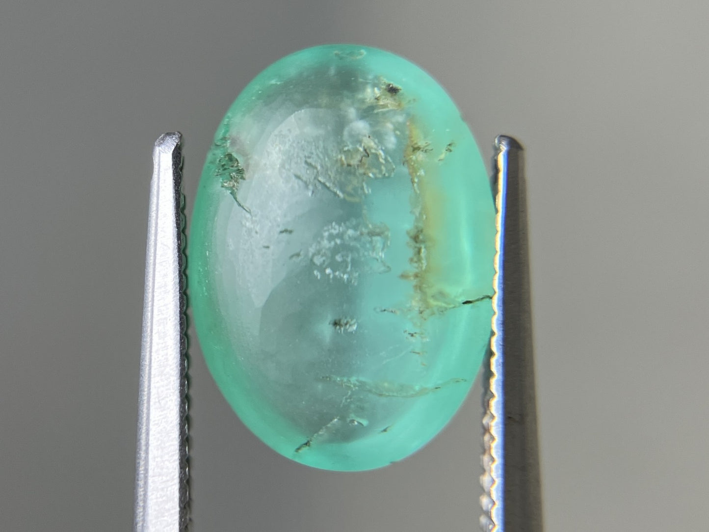 エメラルドキャッツアイ 天然 4.693ct 中央宝石鑑別書付き 12.7㎜×9.3㎜×5.8㎜ ルース（ 裸石 ） 6643YY