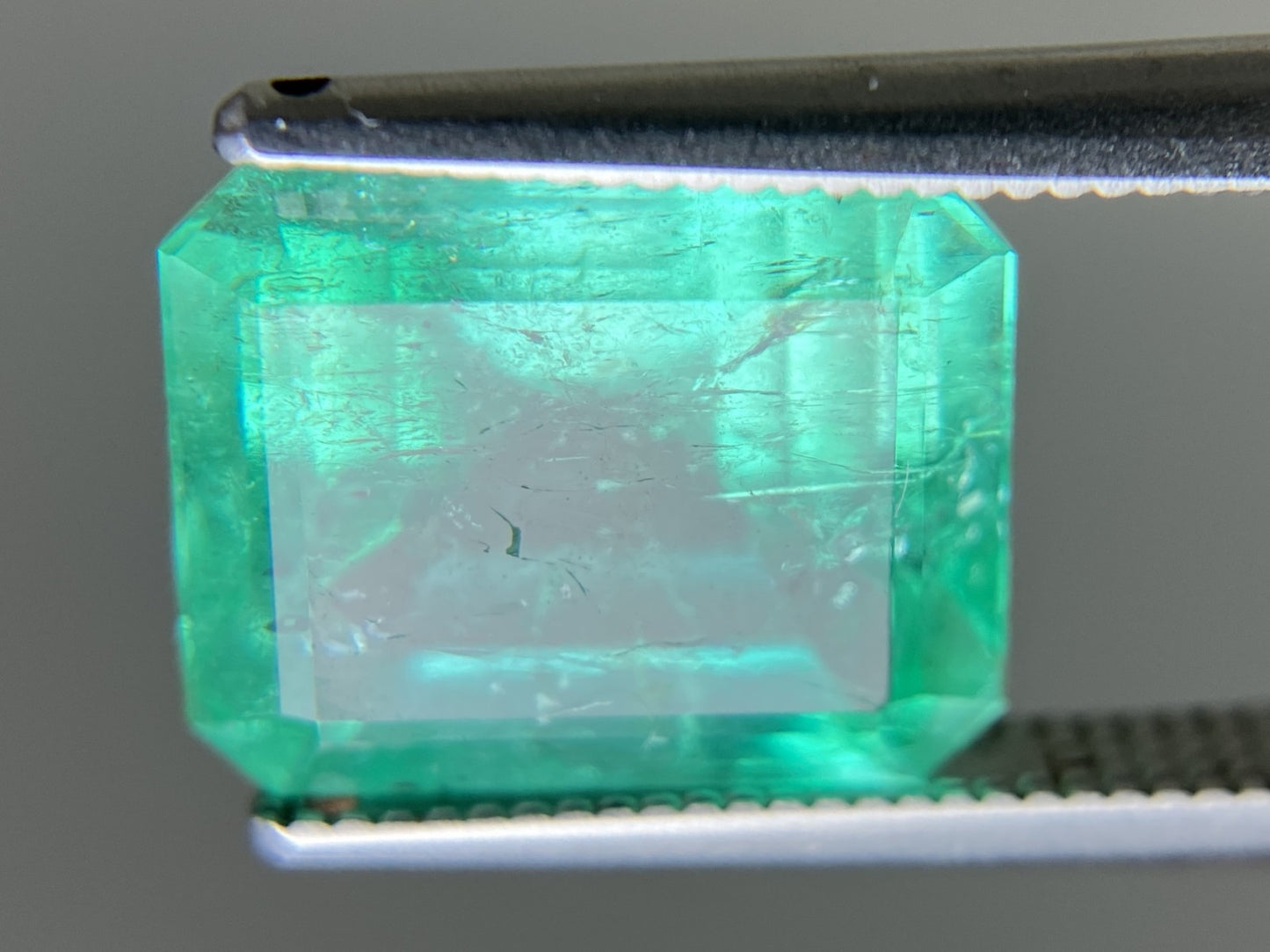 エメラルド 天然 4.900ct コロンビア 中央宝石鑑別書付き 11.46㎜×9.17㎜×6.55㎜ ルース（ 裸石 ） 6615YY