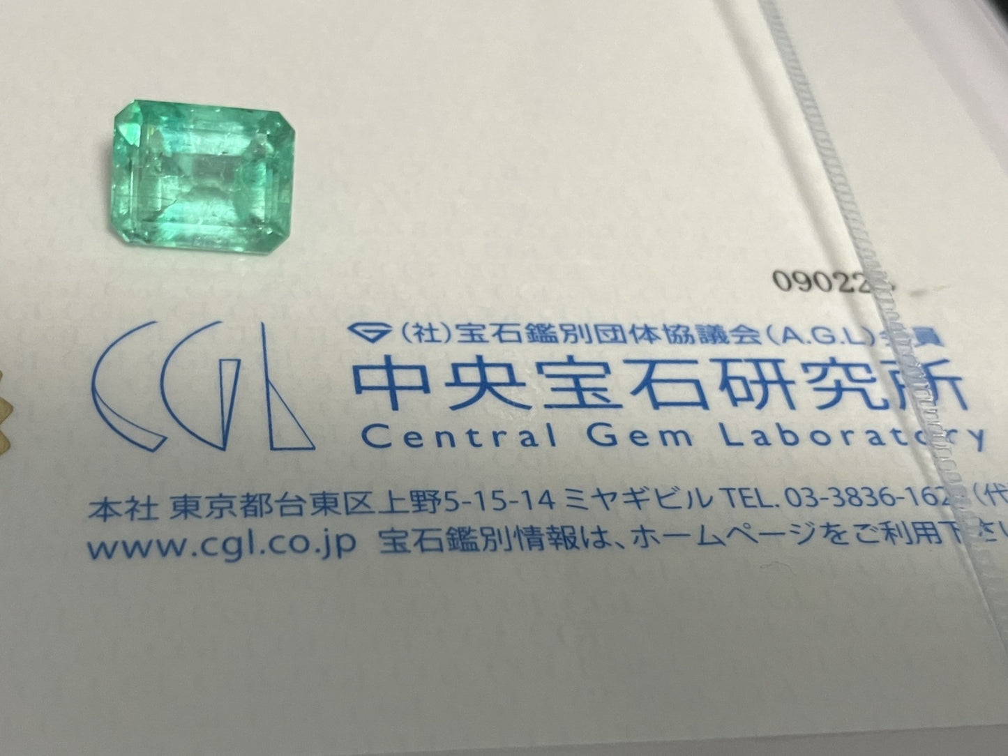 エメラルド 天然 4.900ct コロンビア 中央宝石鑑別書付き 11.46㎜×9.17㎜×6.55㎜ ルース（ 裸石 ） 6615YY