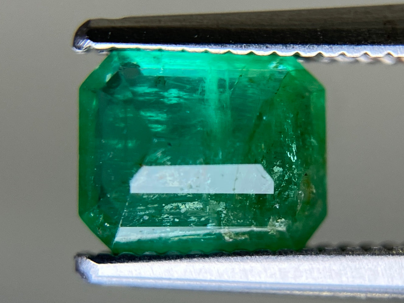 エメラルド 天然 1.037ct 中央宝石ソーティング付き 6.70㎜×5.42㎜×3.61㎜ ルース（ 裸石 ） 6724YY
