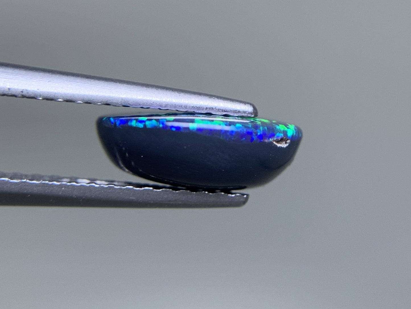 ブラックオパール 天然 1.695ct 中央宝石ソーティング付き 9.8㎜×8.0㎜×3.6㎜ ルース（ 裸石 ） 7514Y