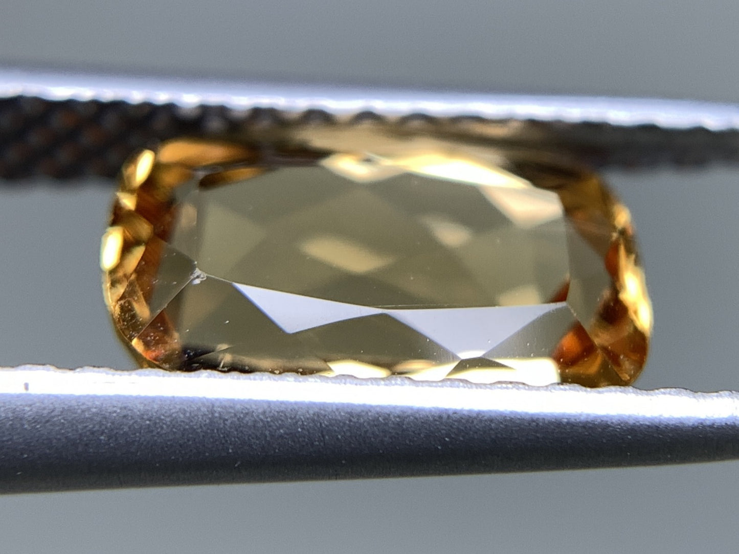 インペリアルトパーズ 天然 1.828ct 中央宝石ソーティング付き 8.89㎜×5.80㎜×3.88㎜ ルース（ 裸石 ） 6579Y