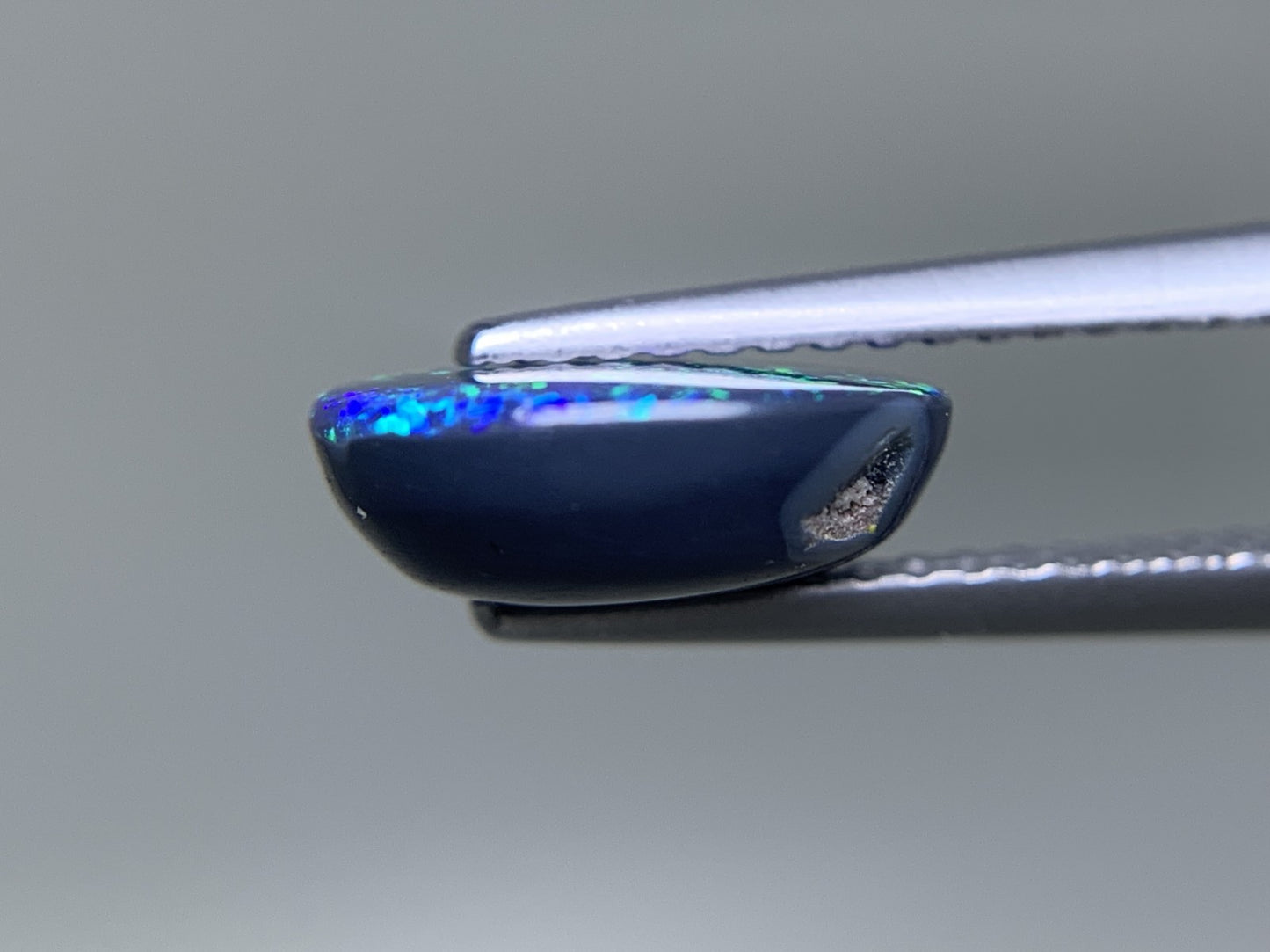 ブラックオパール 天然 1.695ct 中央宝石ソーティング付き 9.8㎜×8.0㎜×3.6㎜ ルース（ 裸石 ） 7514Y