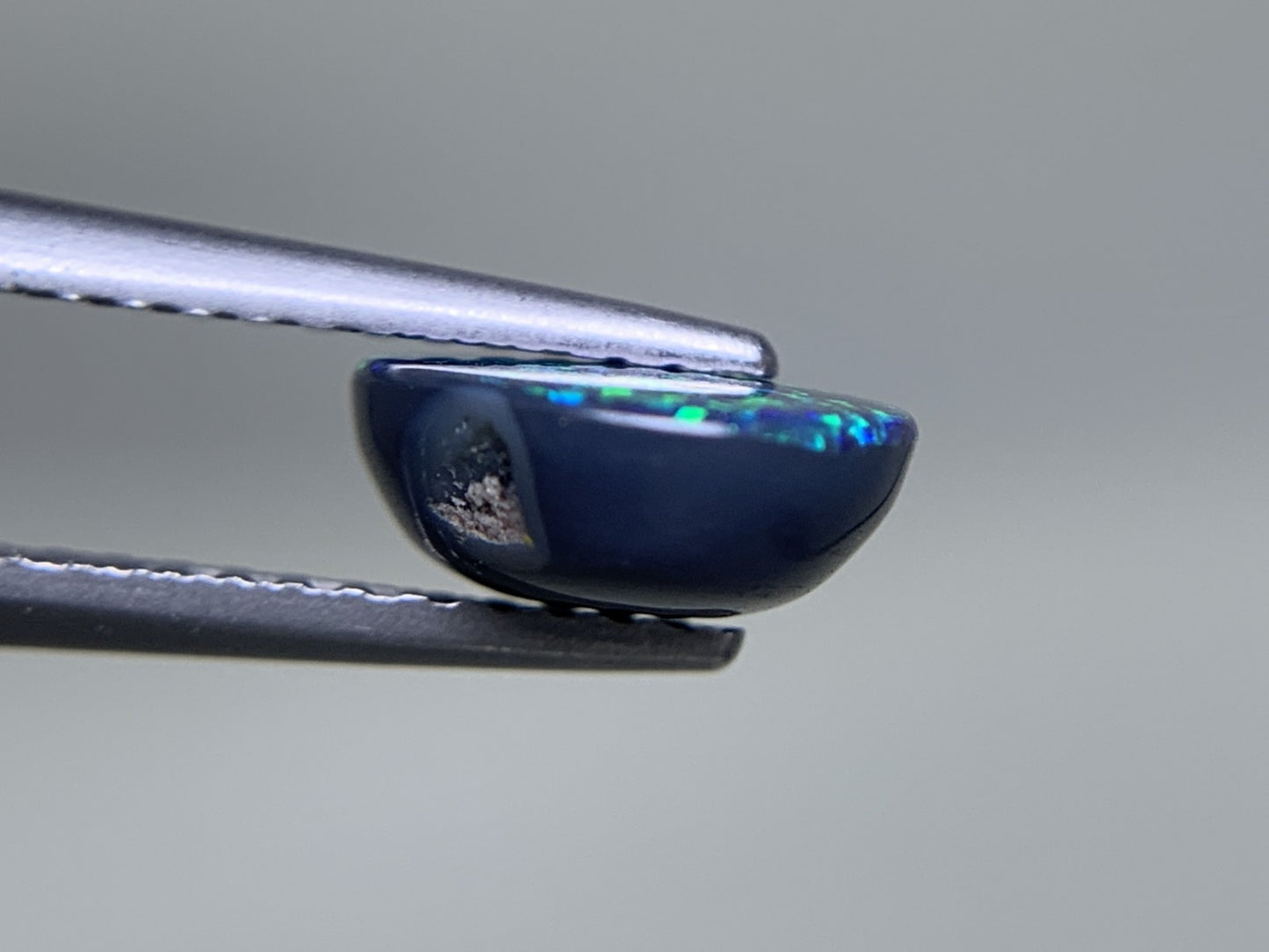ブラックオパール 天然 1.695ct 中央宝石ソーティング付き 9.8㎜×8.0㎜×3.6㎜ ルース（ 裸石 ） 7514Y