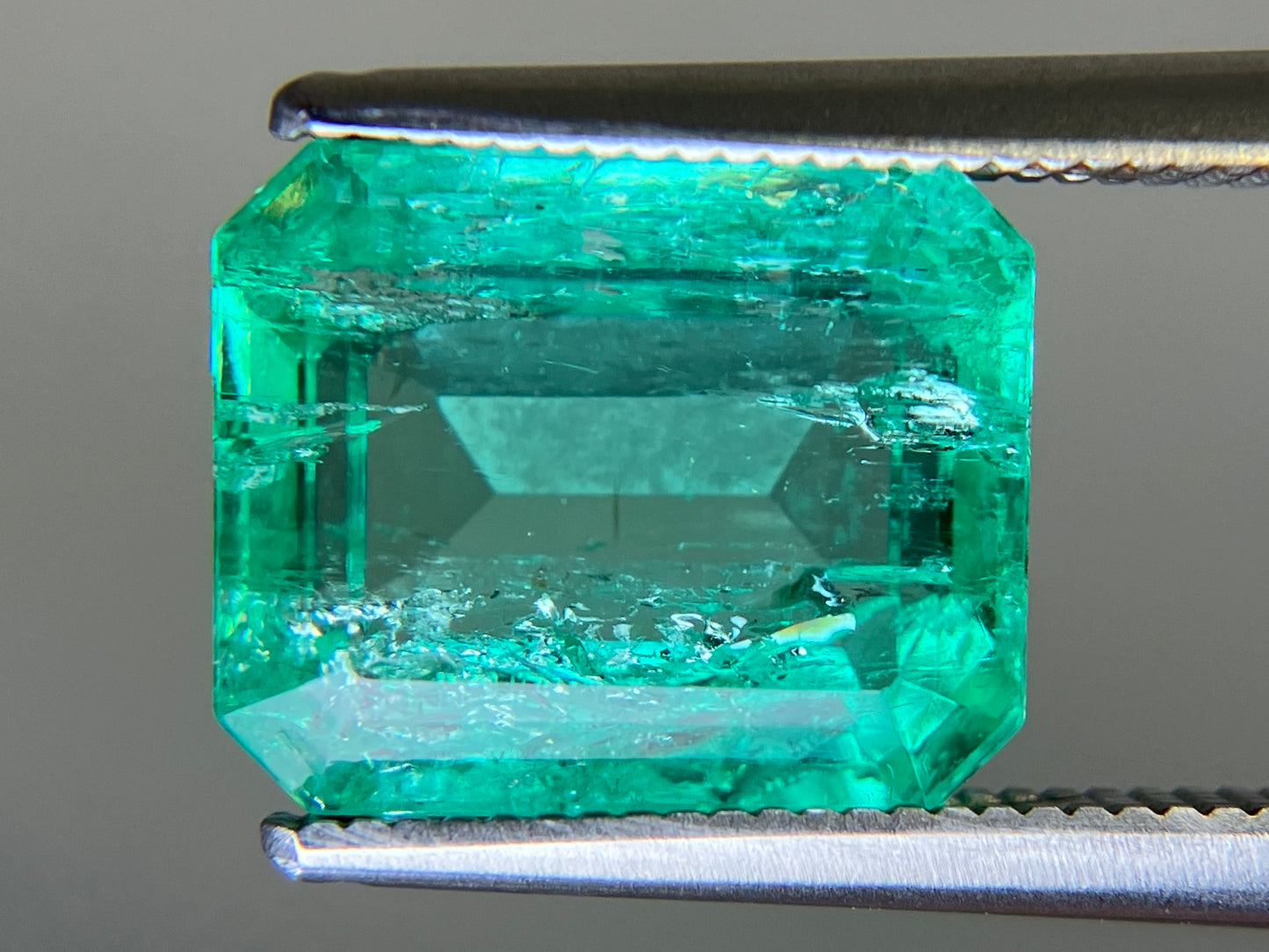 エメラルド 天然 4.685ct 中央宝石ソーティング付き 11.06㎜×9.10㎜×5.48㎜ ルース（ 裸石 ） 6695YY