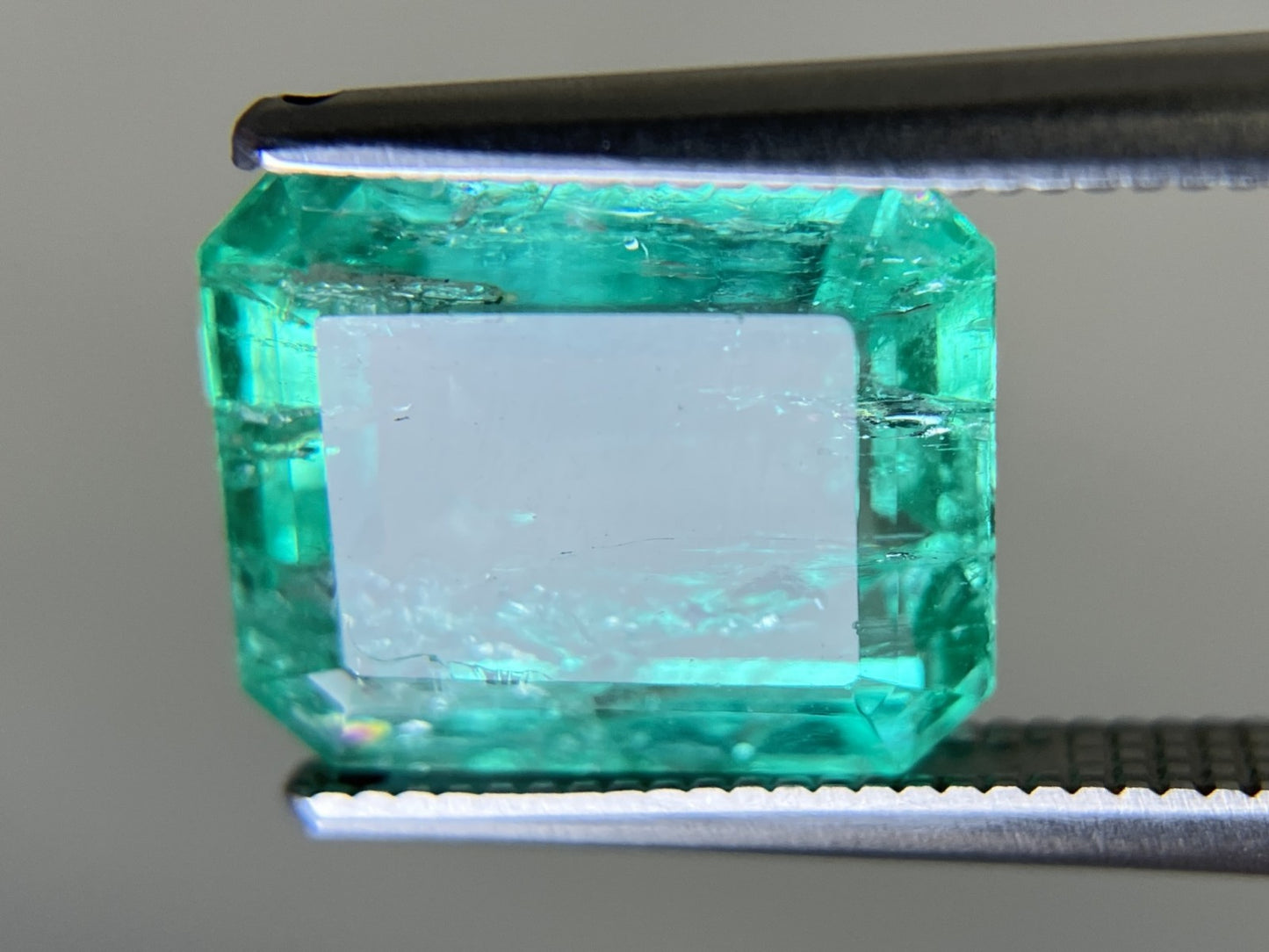 エメラルド 天然 4.685ct 中央宝石ソーティング付き 11.06㎜×9.10㎜×5.48㎜ ルース（ 裸石 ） 6695YY