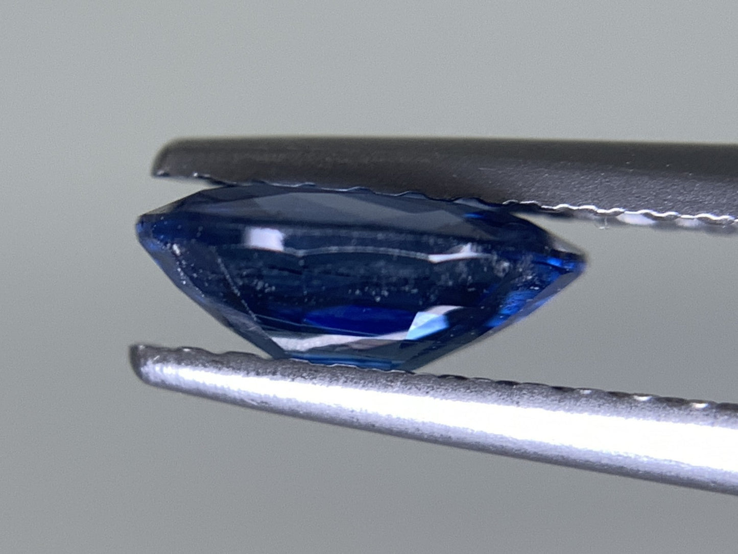 サファイア 天然  0.996ct  宝石ソーティング付き  7.1㎜×5.3㎜×2.8㎜ ルース（ 裸石 ）  5787Y