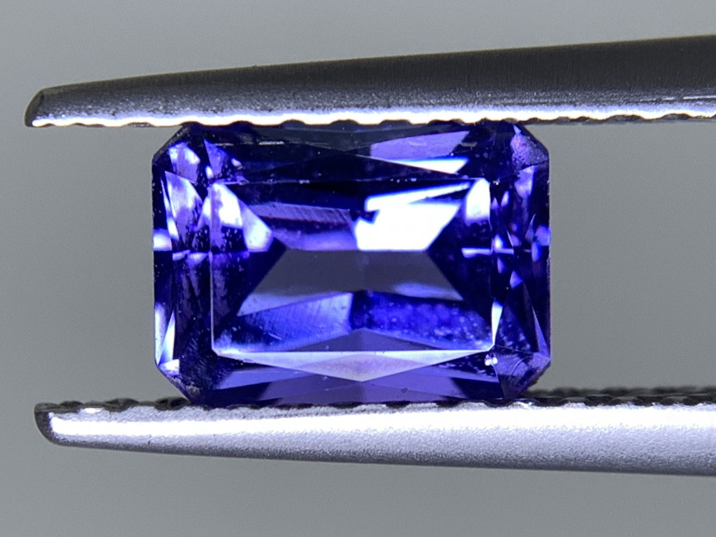 タンザナイト 天然 1.219ct 宝石ソーティング付き 6.7㎜×5.1㎜×4.0㎜ ルース（ 裸石 ） 6759Y