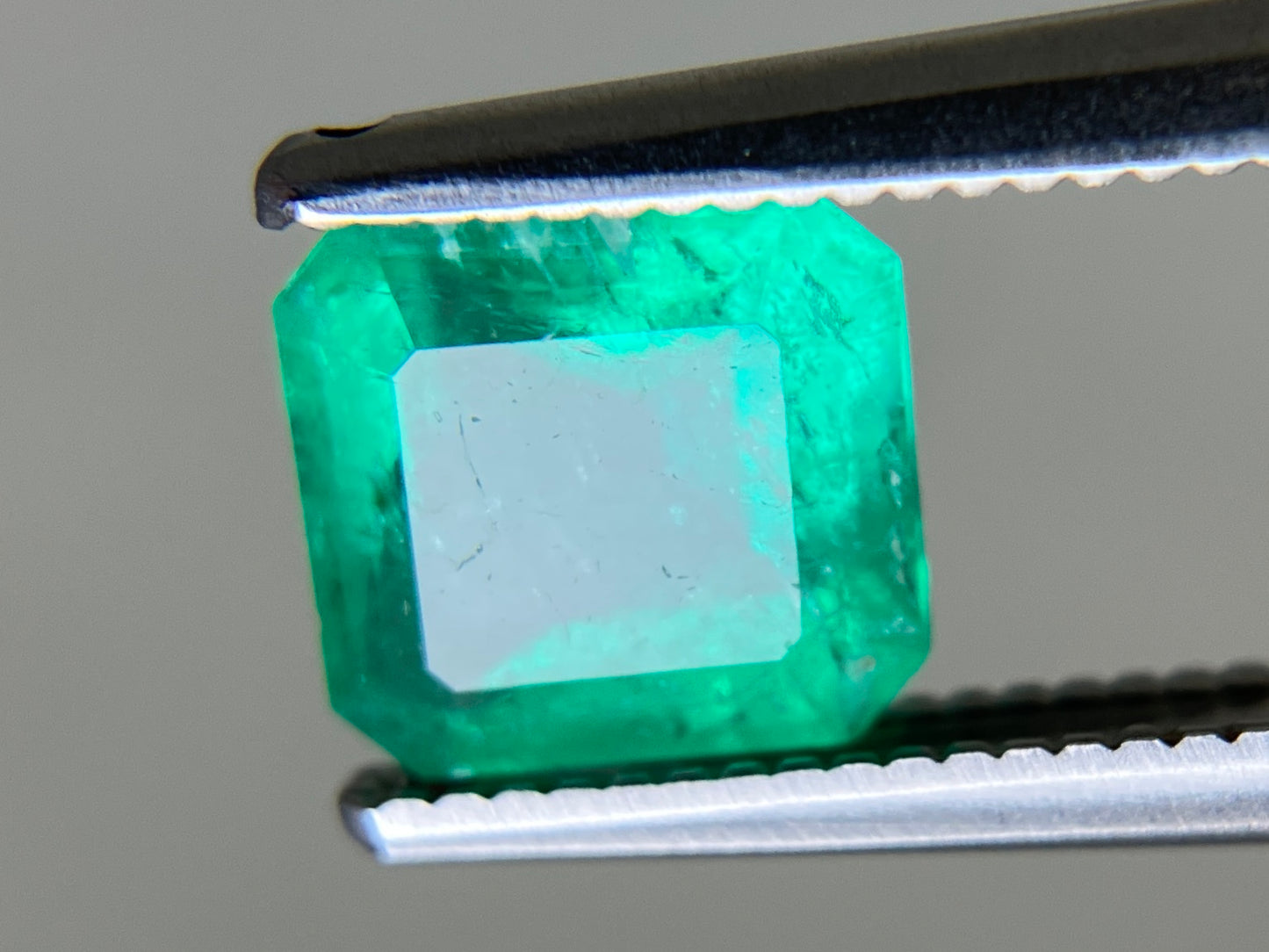 エメラルド 天然 1.072ct 中央宝石ソーティング付き 6.55㎜×6.20㎜×3.76㎜ ルース（ 裸石 ） 6728YY