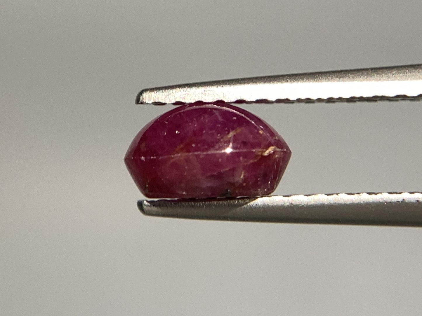 スターサファイア 1.480ct  宝石ソーティング付き  6.9㎜×5.1㎜×4.0㎜  ルース（ 裸石 ） 2735Y