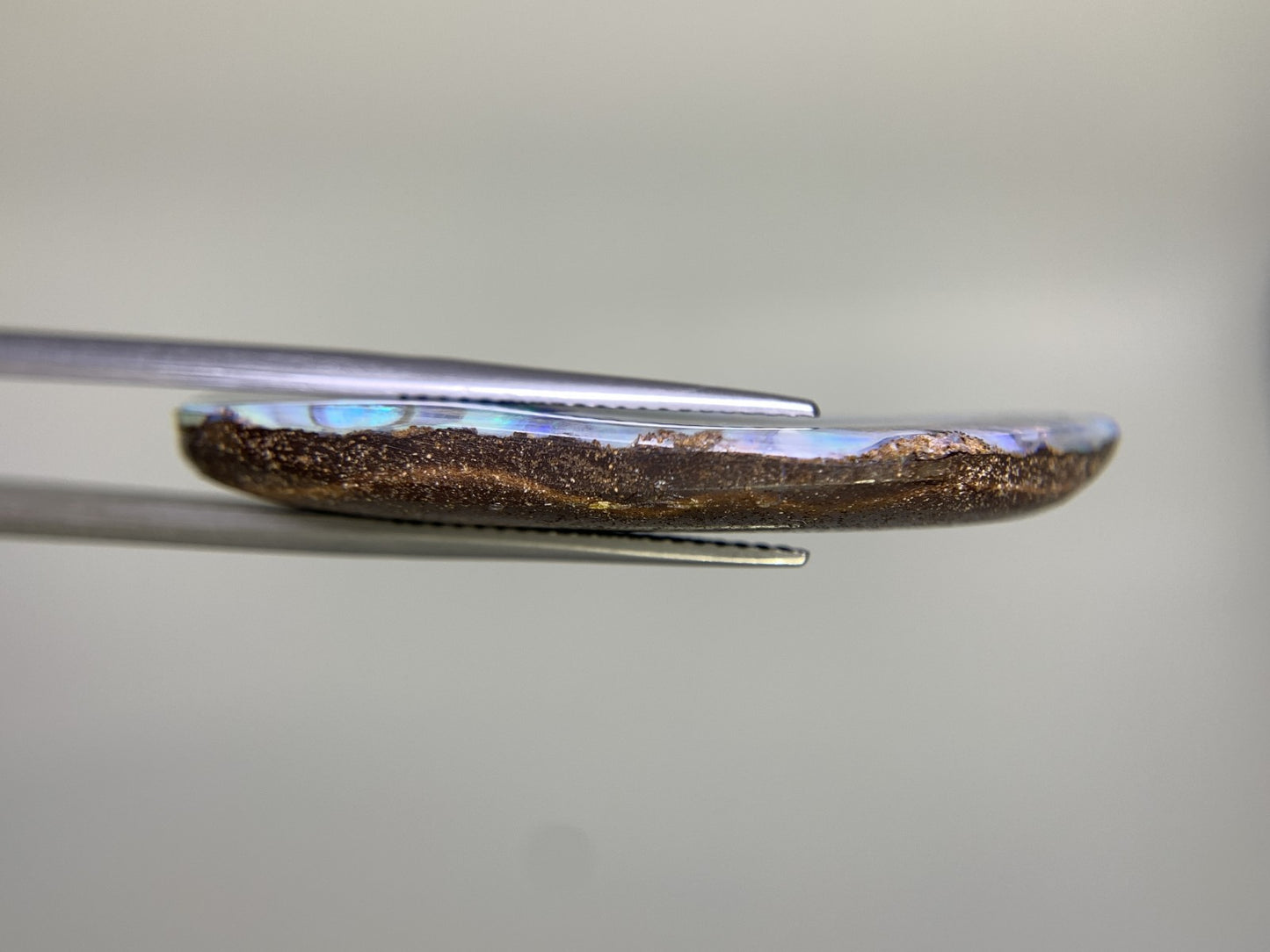 ボルダーオパール 27.439ct 宝石ソーティング付き  39.0㎜×15.8㎜×4.6㎜   ルース（ 裸石 ） 2386Y