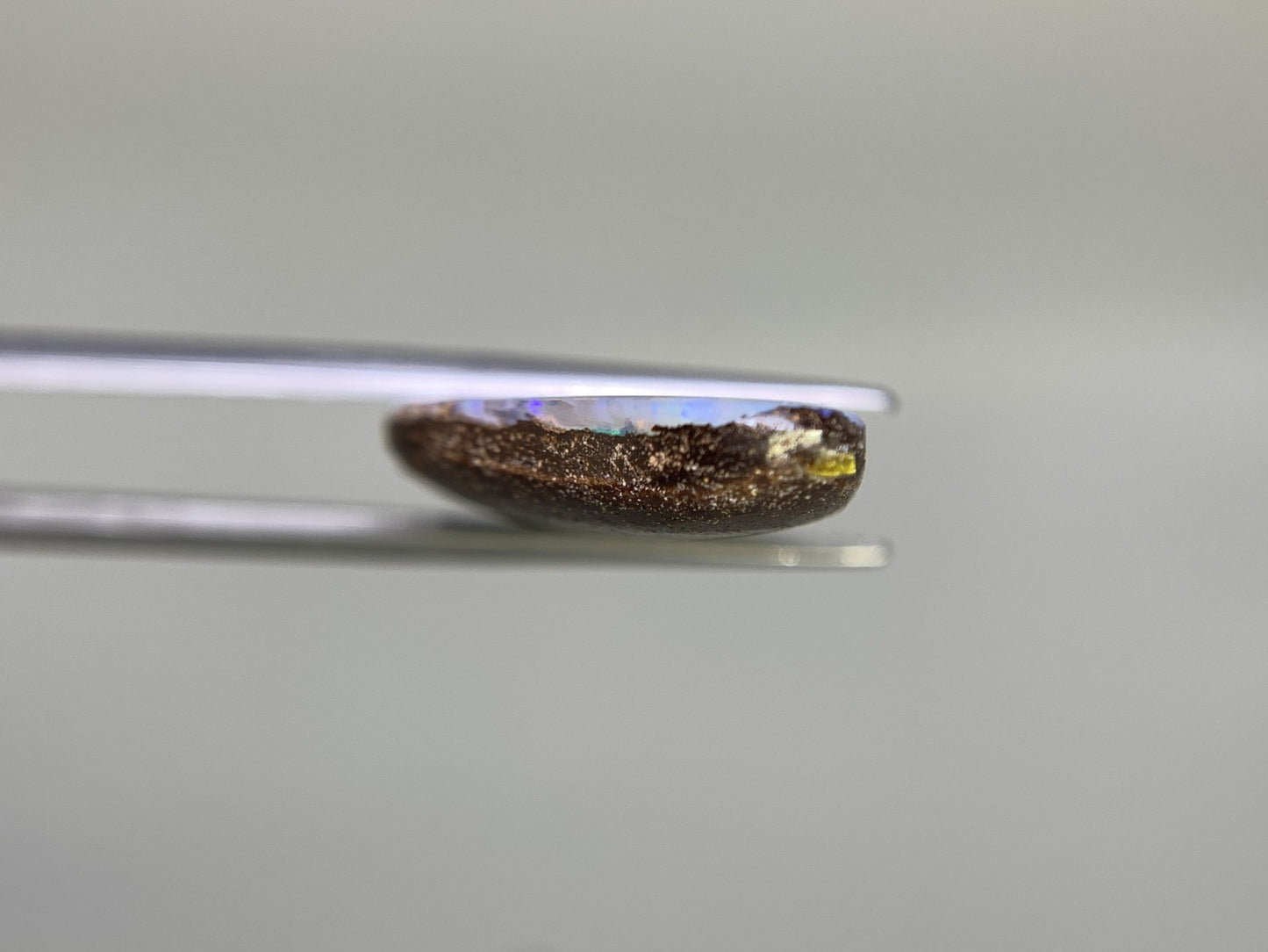 ボルダーオパール 27.439ct 宝石ソーティング付き  39.0㎜×15.8㎜×4.6㎜   ルース（ 裸石 ） 2386Y