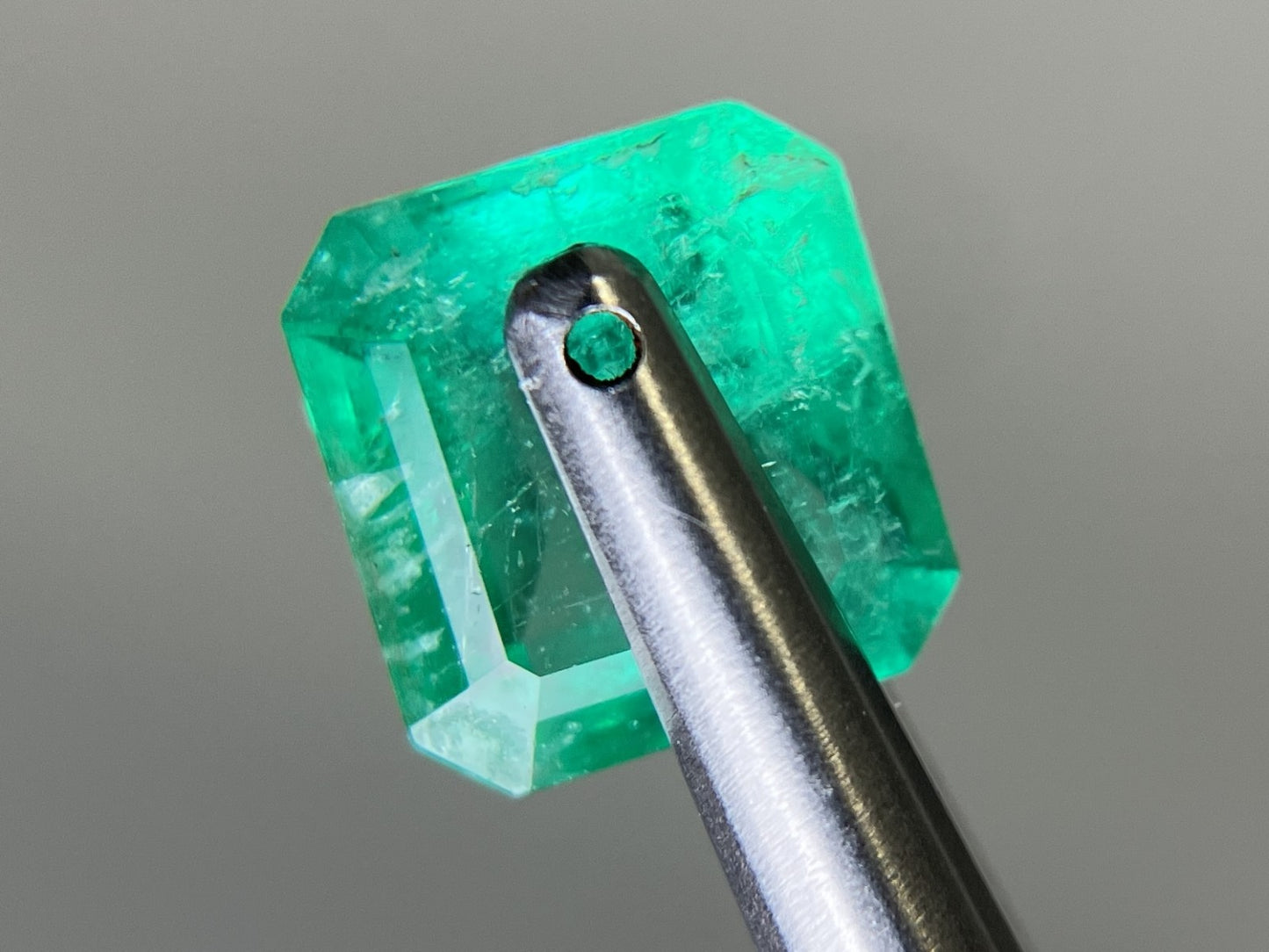 エメラルド 天然 1.072ct 中央宝石ソーティング付き 6.55㎜×6.20㎜×3.76㎜ ルース（ 裸石 ） 6728YY