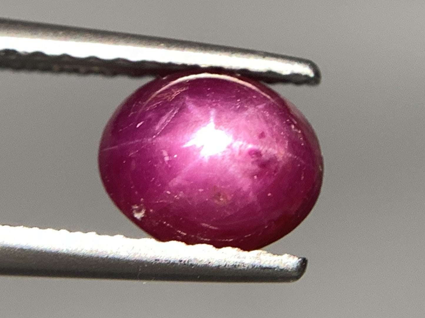 スターサファイア 2.115ct  宝石ソーティング付き  6.8㎜×6.0㎜×4.9㎜  ルース（ 裸石 ） 2720Y