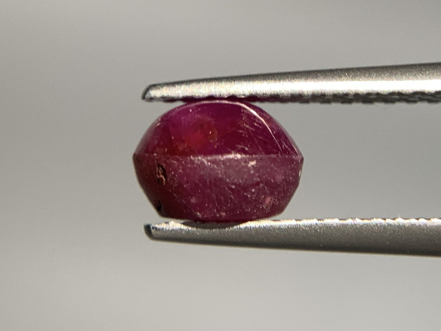 スターサファイア 2.115ct  宝石ソーティング付き  6.8㎜×6.0㎜×4.9㎜  ルース（ 裸石 ） 2720Y
