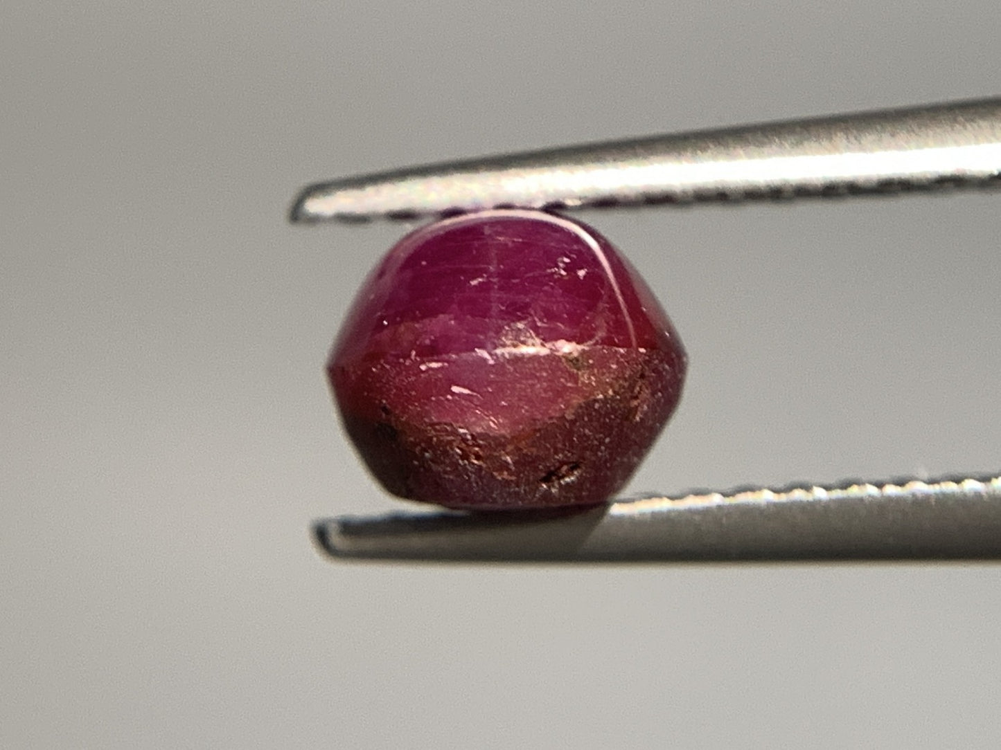 スターサファイア 2.115ct  宝石ソーティング付き  6.8㎜×6.0㎜×4.9㎜  ルース（ 裸石 ） 2720Y