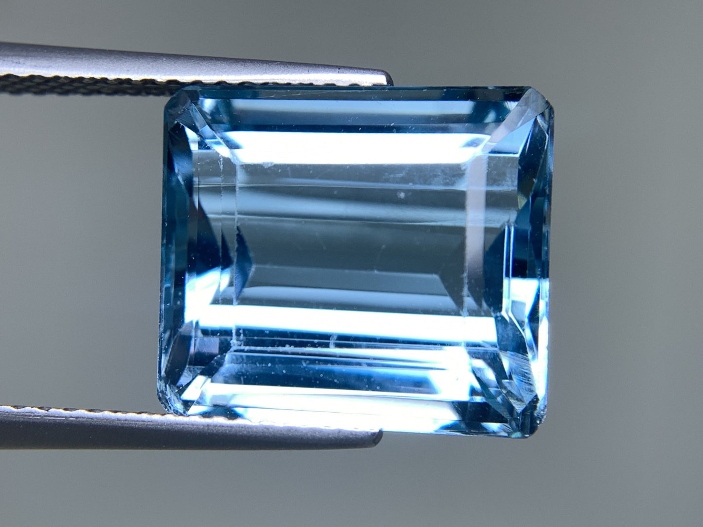 ブルートパーズ 天然  13.512ct  宝石ソーティング付き  13.7㎜×12.2㎜×7.6㎜ ルース（ 裸石 ）  5832Y