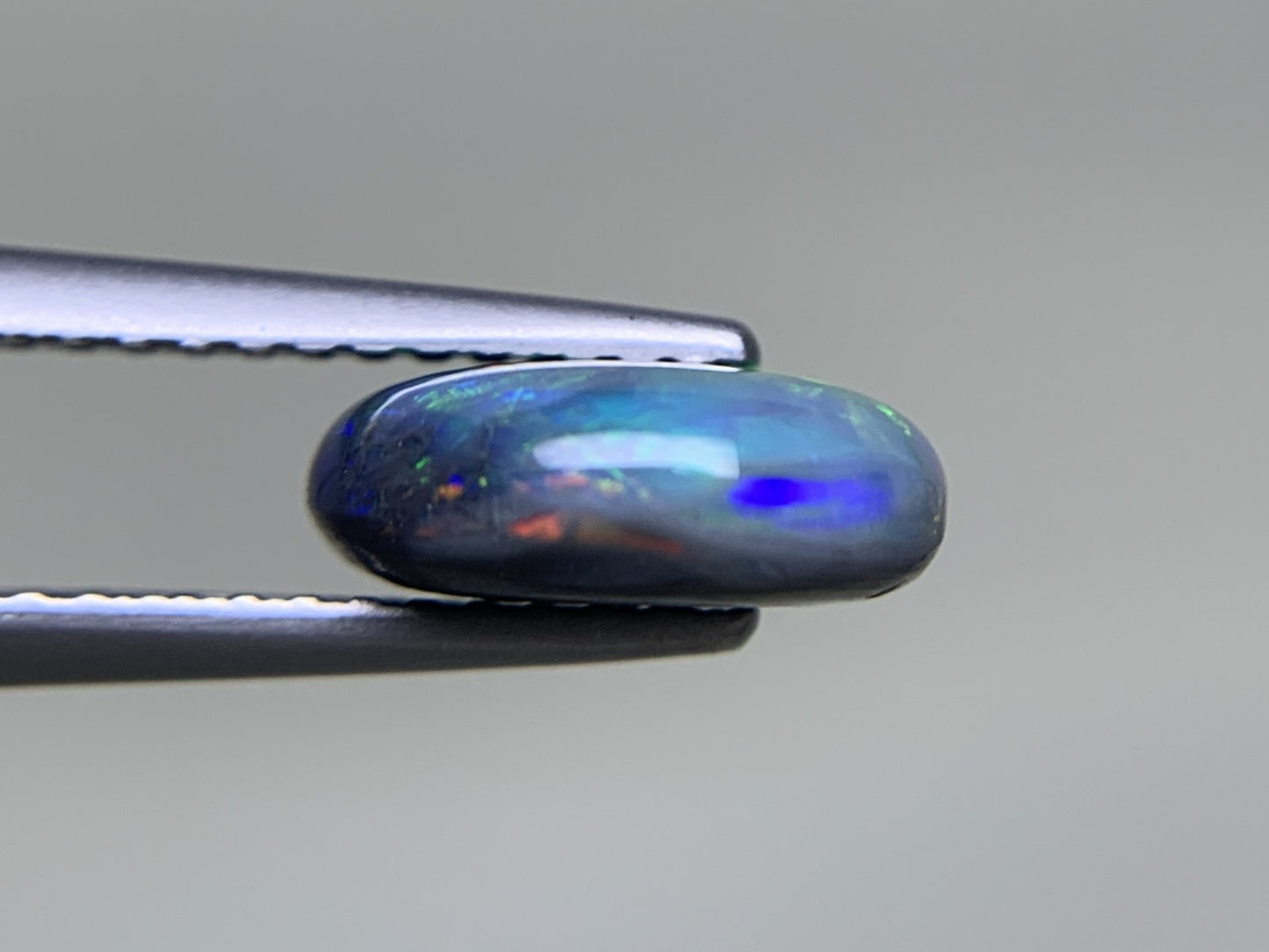 ブラックオパール 天然 1.741ct 中央宝石ソーティング付き 9.2㎜×8.1㎜×3.4㎜ ルース（ 裸石 ） 7546Y