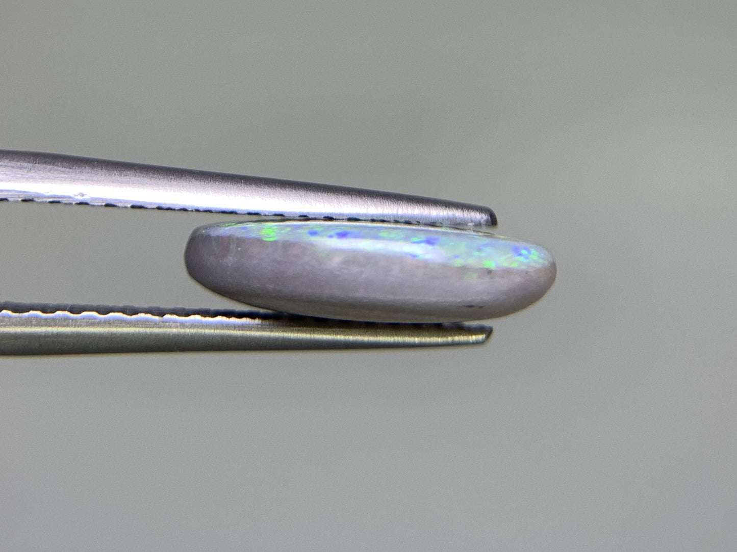 ブラックオパール 2.703ct 宝石ソーティング付き  12.6㎜×9.3㎜×3.3㎜   ルース（ 裸石 ） 2351Y