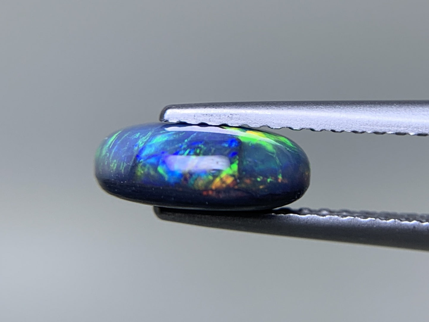 ブラックオパール 天然 1.741ct 中央宝石ソーティング付き 9.2㎜×8.1㎜×3.4㎜ ルース（ 裸石 ） 7546Y
