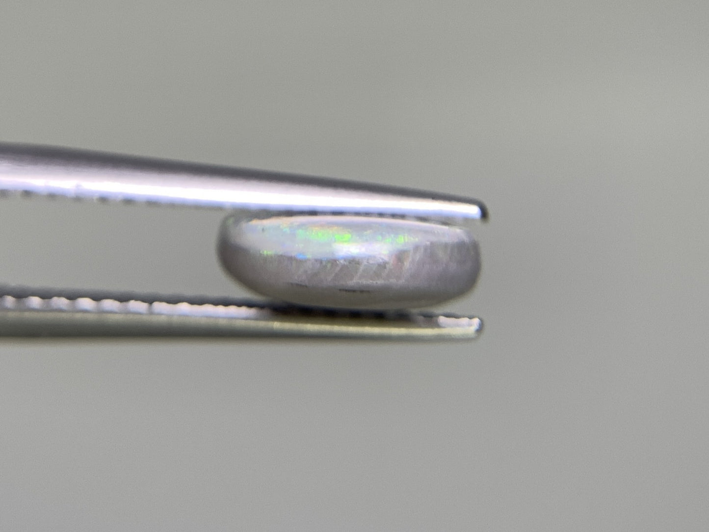 ブラックオパール 2.703ct 宝石ソーティング付き  12.6㎜×9.3㎜×3.3㎜   ルース（ 裸石 ） 2351Y