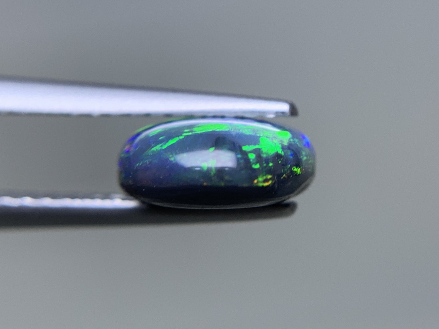 ブラックオパール 天然 1.741ct 中央宝石ソーティング付き 9.2㎜×8.1㎜×3.4㎜ ルース（ 裸石 ） 7546Y