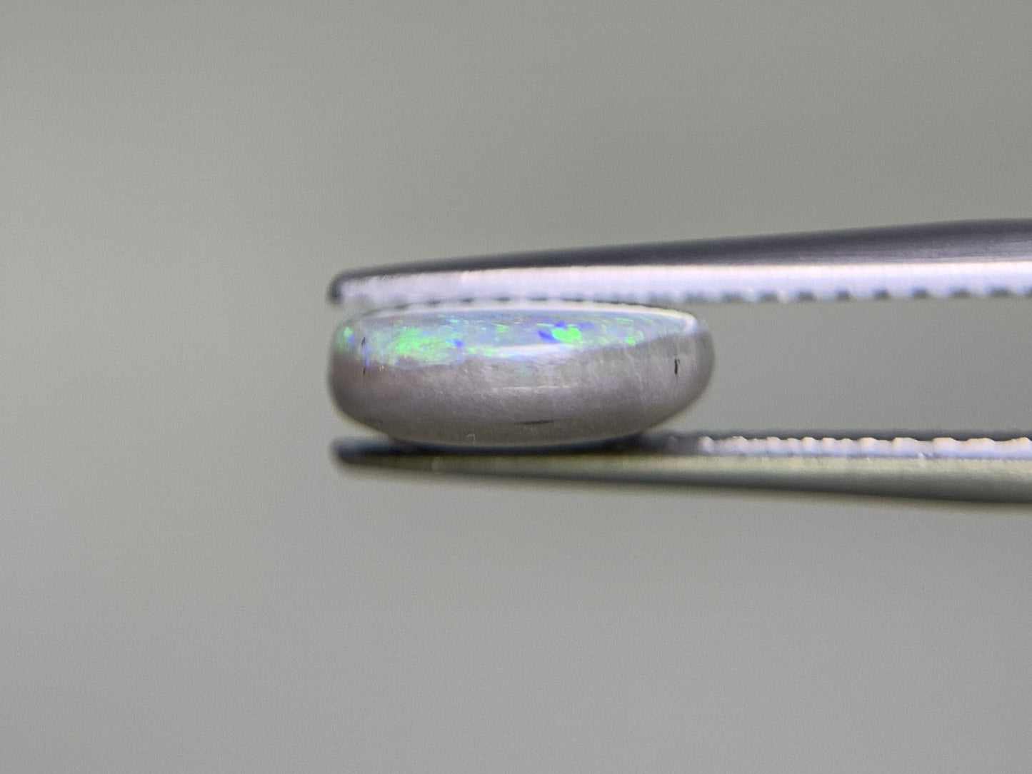 ブラックオパール 2.703ct 宝石ソーティング付き  12.6㎜×9.3㎜×3.3㎜   ルース（ 裸石 ） 2351Y