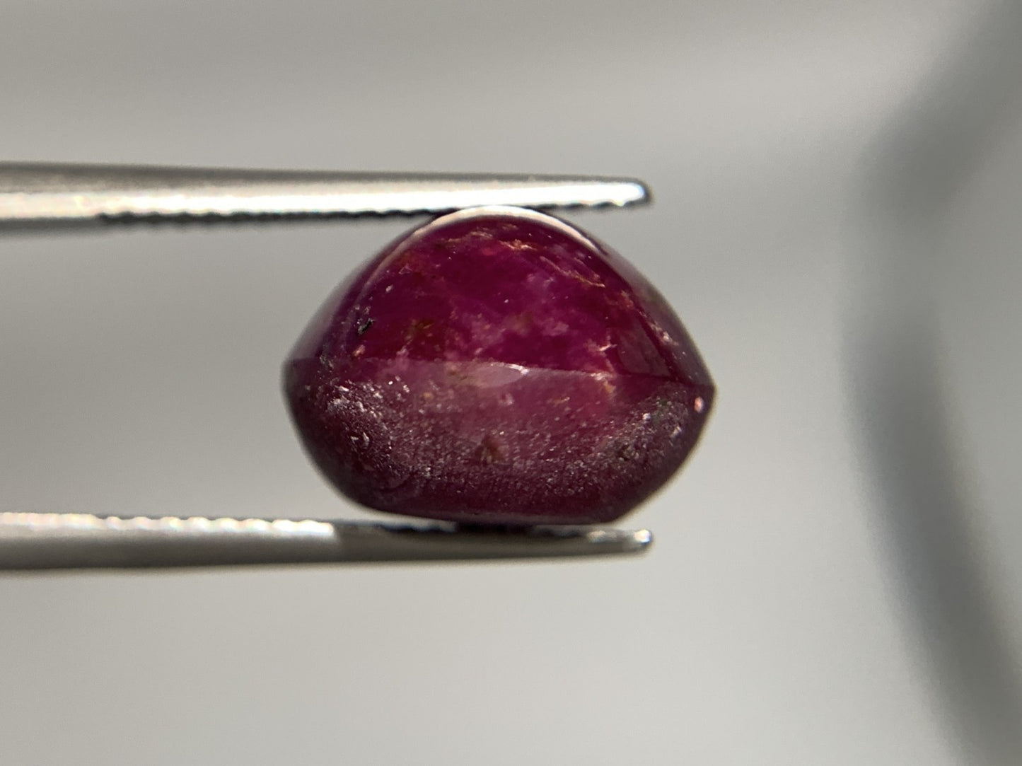 スタールビー 19.936ct  宝石ソーティング付き  15.7㎜×13.1㎜×9.8㎜  天然 ルース（ 裸石 ） 4891Y