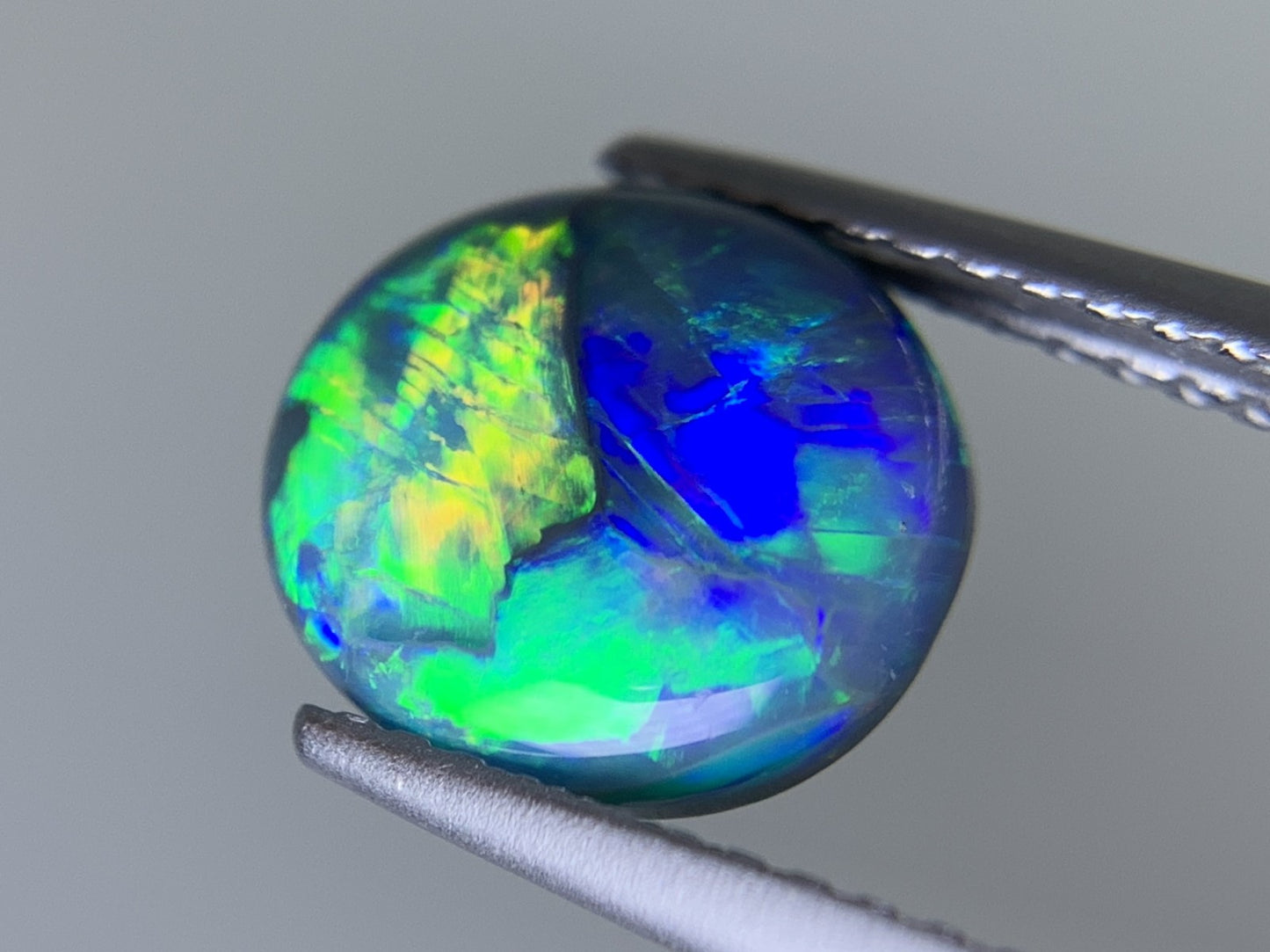 ブラックオパール 天然 1.741ct 中央宝石ソーティング付き 9.2㎜×8.1㎜×3.4㎜ ルース（ 裸石 ） 7546Y