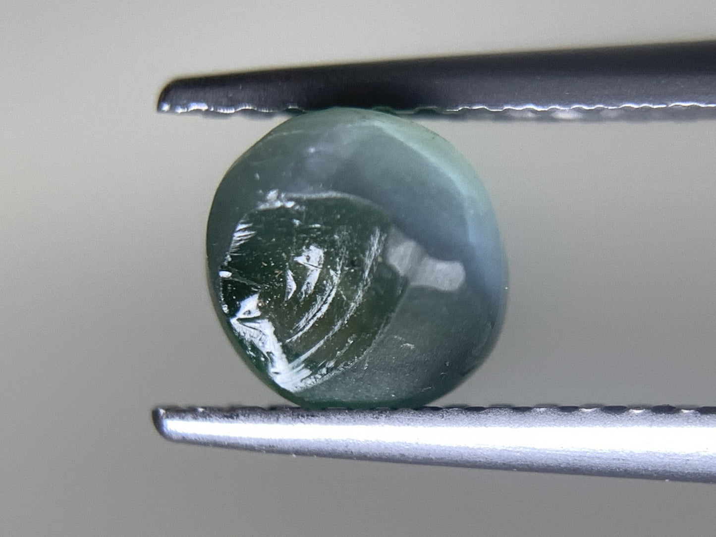 アレキサンドライトキャッツアイ 1.525ct  宝石ソーティング付き  5.8㎜×5.8㎜×4.7㎜  天然 ルース（ 裸石 ） 4936Y