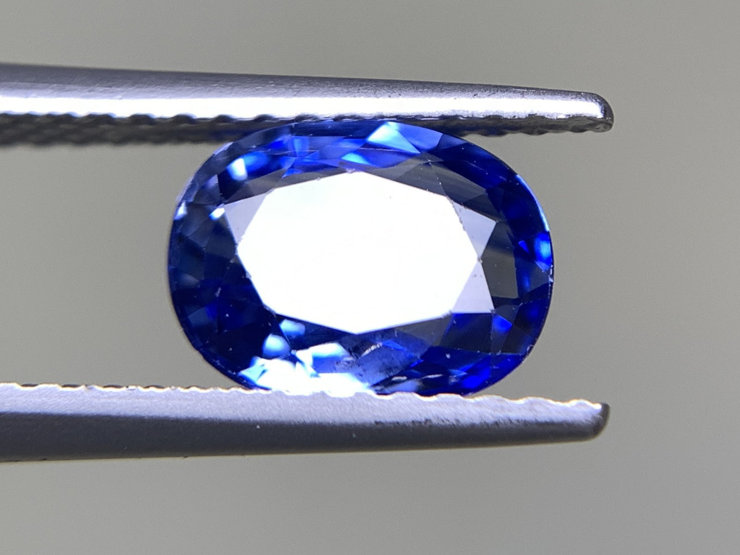 サファイア 1.473ct 宝石ソーティング付き  7.9㎜×6.3㎜×3.1㎜   ルース（ 裸石 ） 2382Y