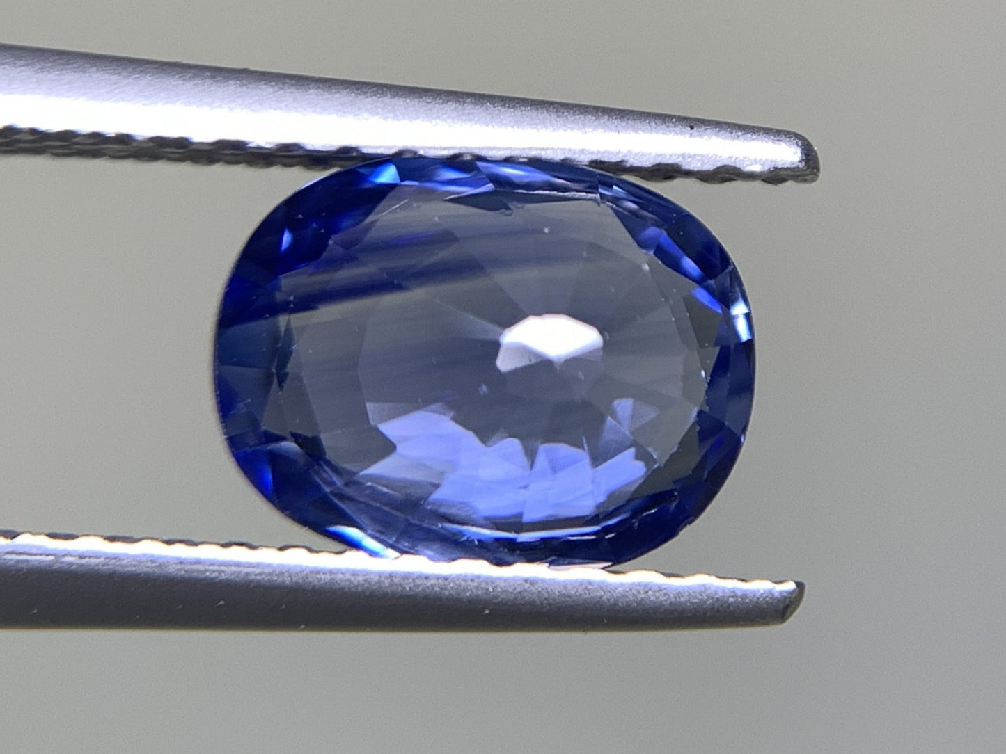 サファイア 1.473ct 宝石ソーティング付き  7.9㎜×6.3㎜×3.1㎜   ルース（ 裸石 ） 2382Y
